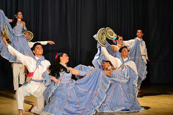Traditional Cultural Folk Dancers Colombia 105435/ International Talent ...