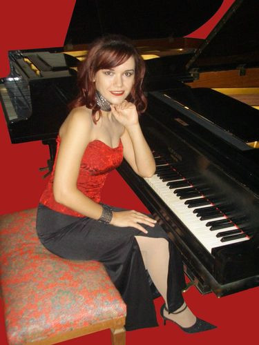 Female Pianist 5175/ International Talent Agency 